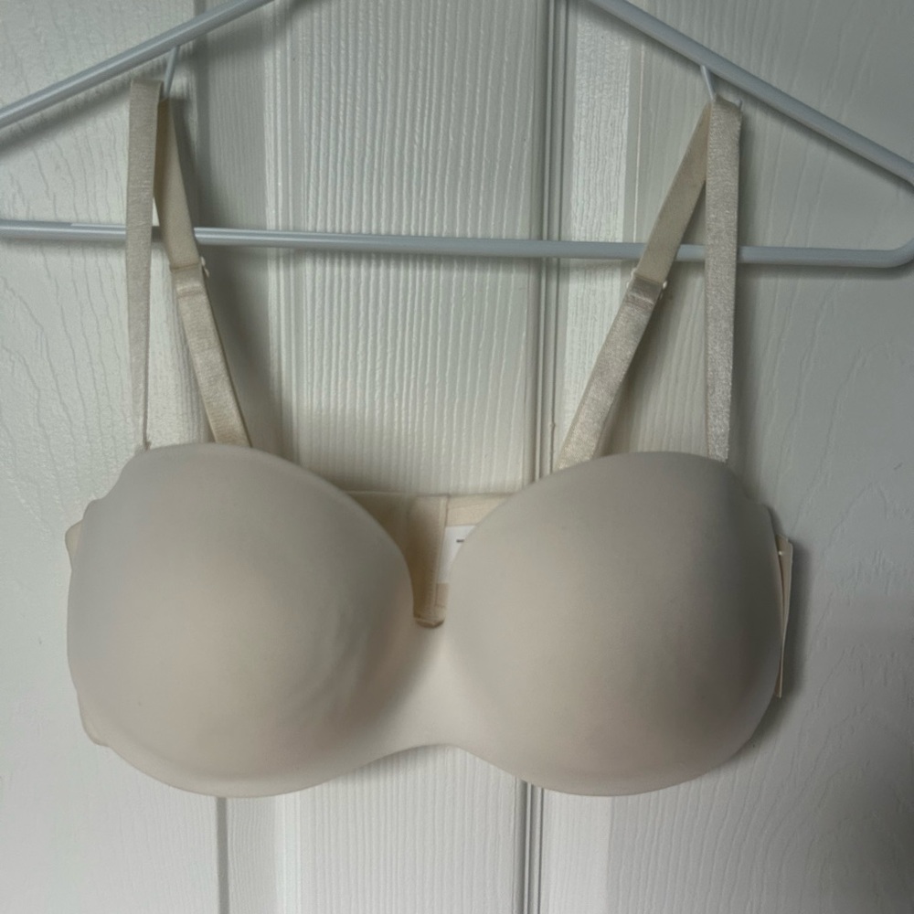 Warners NWT Cream Colored Removable Straps Bra Size 38B